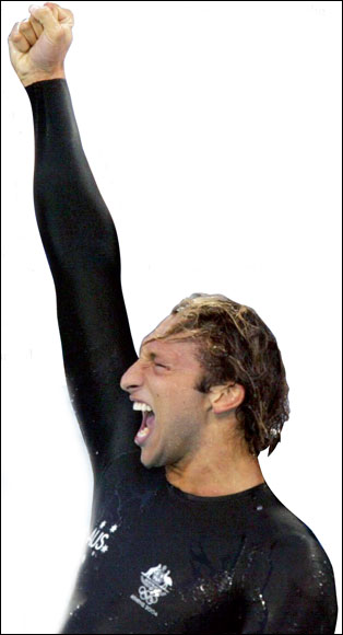  Ian Thorpe winning the 400m freestyle gold at the 2004 Athens Olympics. Thorpe represented Australia from the age of 14 ¿ the youngest male ever to do so.