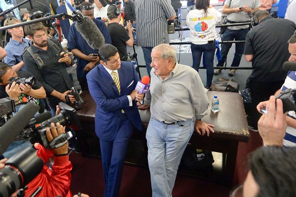  Bob Arum (right) believes it would be an easy fight for Pacquiao