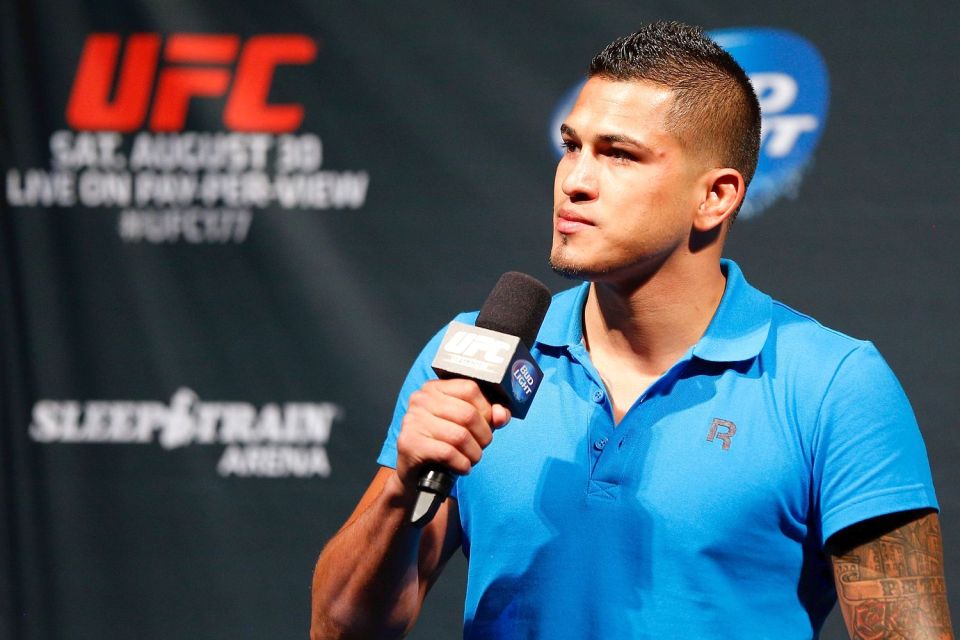  Missed weight: Former lightweight champ Anthony Pettis couldn't make the 145lb featherweight limit