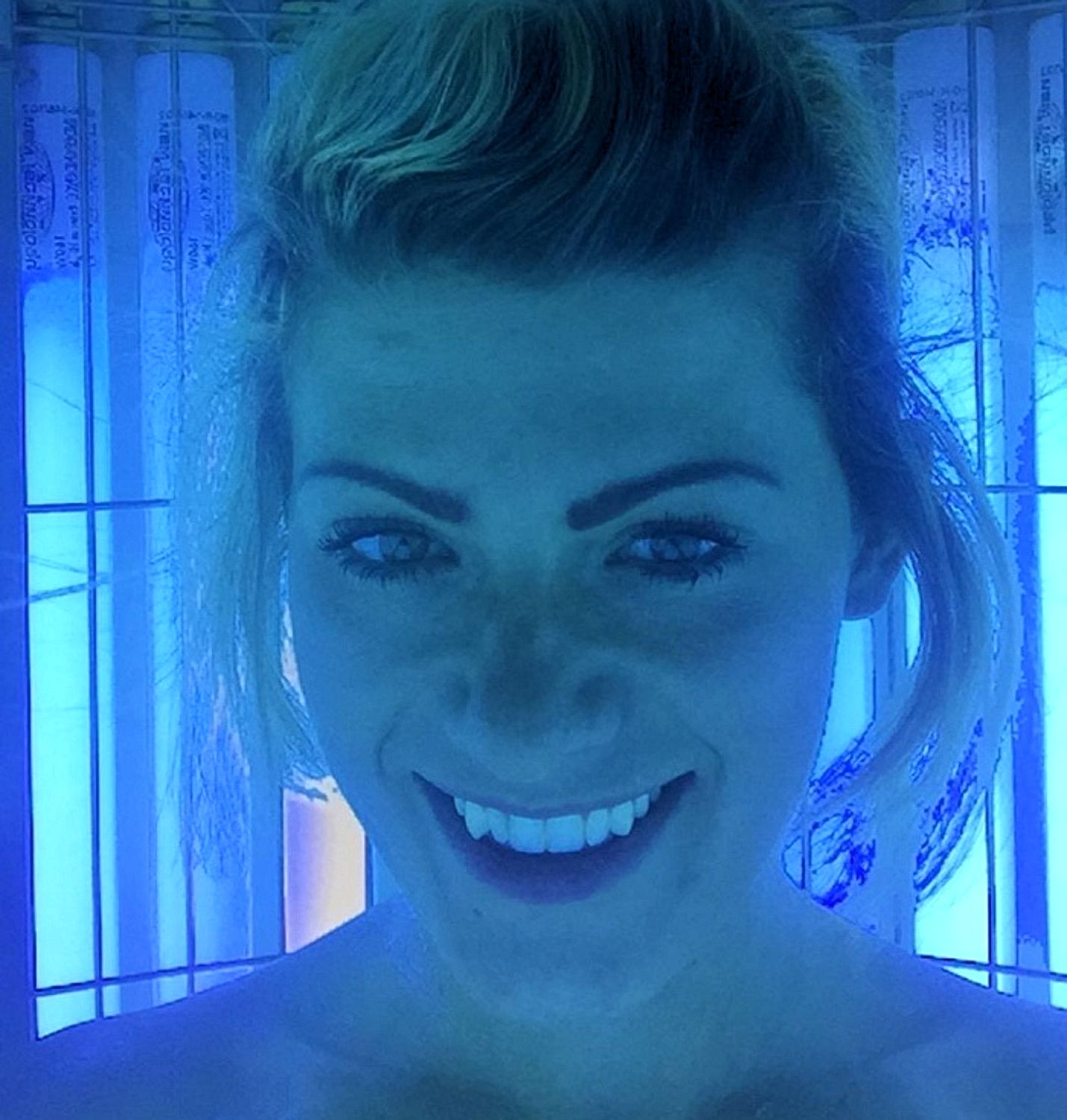 Addiction ... Chantelle still uses sun beds despite reaction