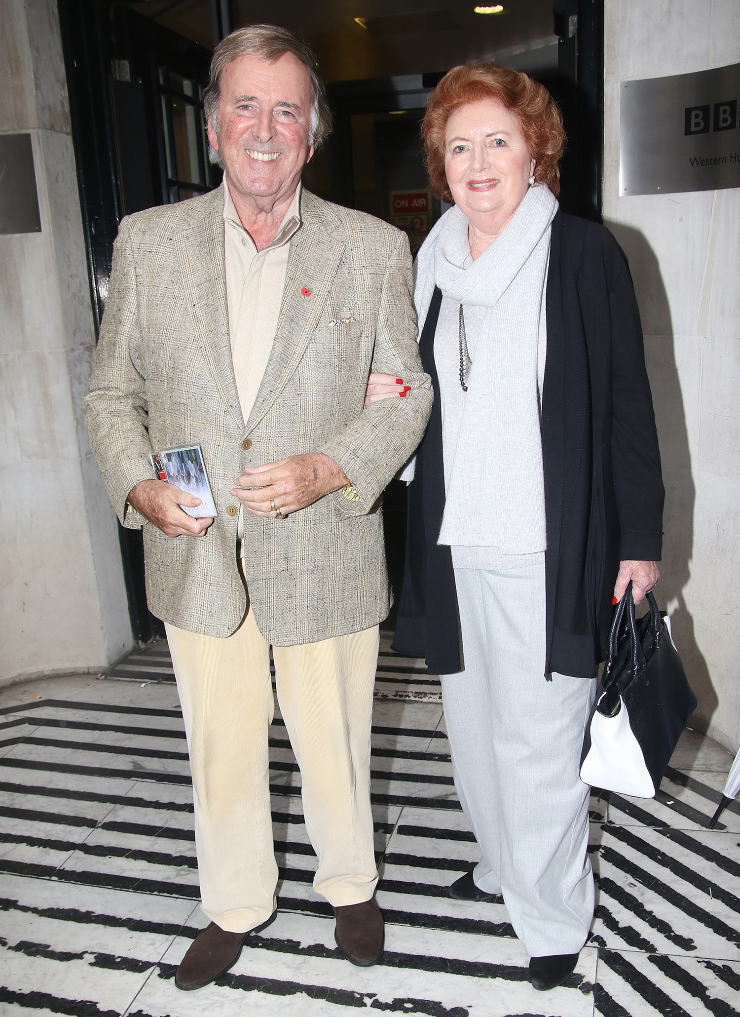 8.NOV.2015 - LONDON - UK

TERRY WOGAN

CELEBRITIES LEAVING BBC RADIO 2 AFTER APPEARING ON THE TERRY WOGAN SHOW IN LONDON