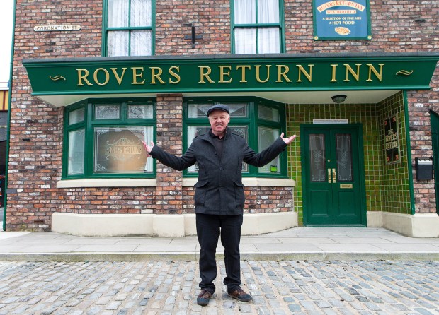 Les Dennis is leaving Corrie after two years