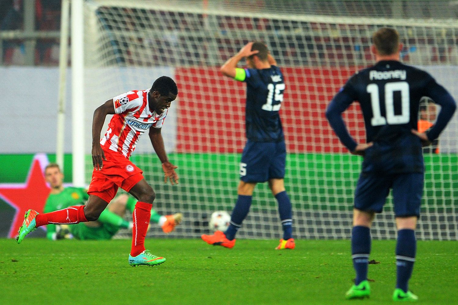 Wayne Rooney and Nemanja Vidic are in disbelief as Joel Campbell