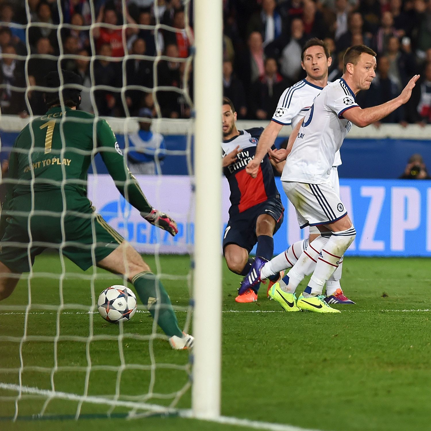 Javier Pastore's late, late strike sneaks past Petr Cech to put PSG 3-1 ahead