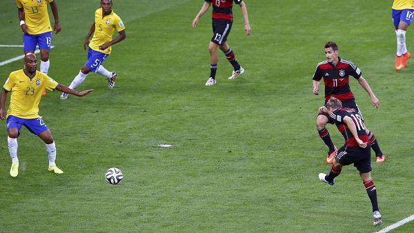 Kroos fires in a wonder half-volley