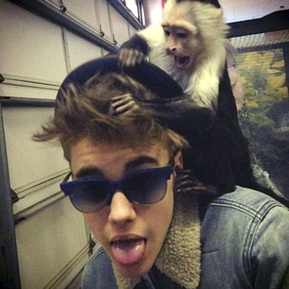  Controversy ... Justin Bieber with pet monkey Mally