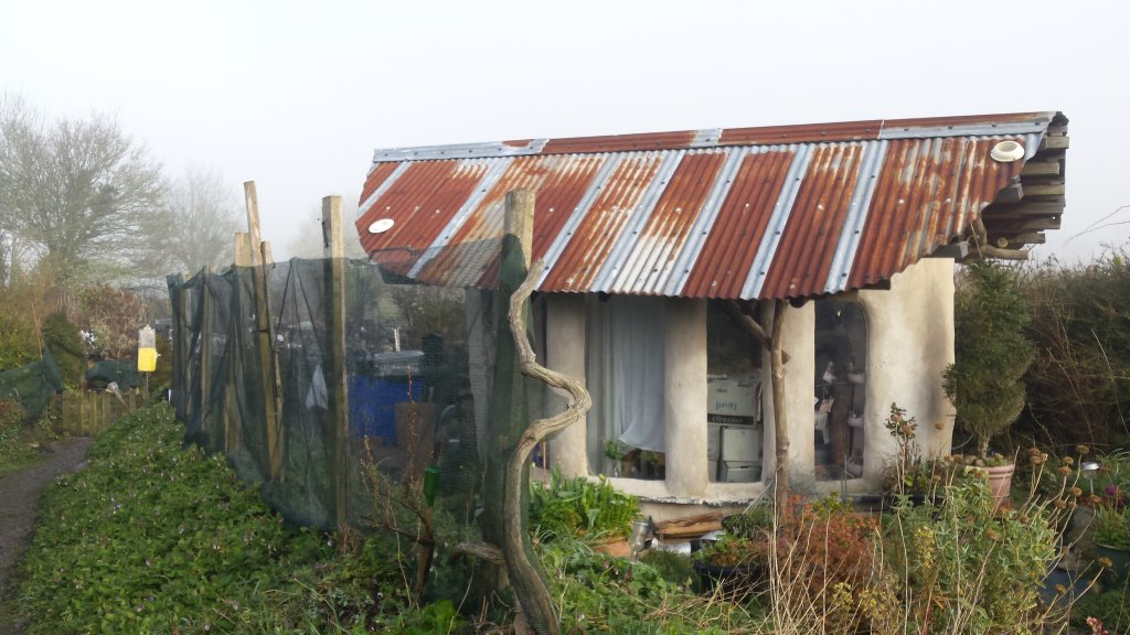  Gillian now lives in a den built by volunteers but wants to salvage her belongings from the wreckage