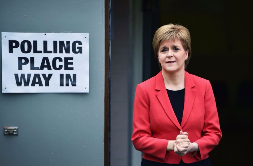  SNP leader Nicola Sturgeon warned that her MPs may move to block the UK's withdrawal from the European Union in Westminster