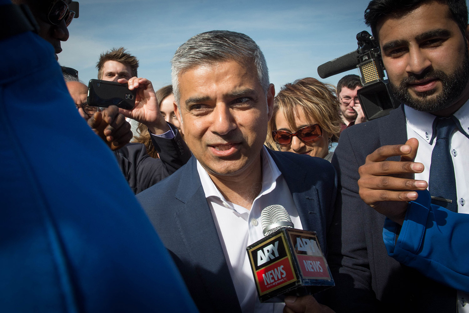 abour mayoral candidate Sadiq Khan arrives at City Hall in London with his wife Saadiya (behind) as counting continues on votes for the Mayor of London and the London Assembly elections.