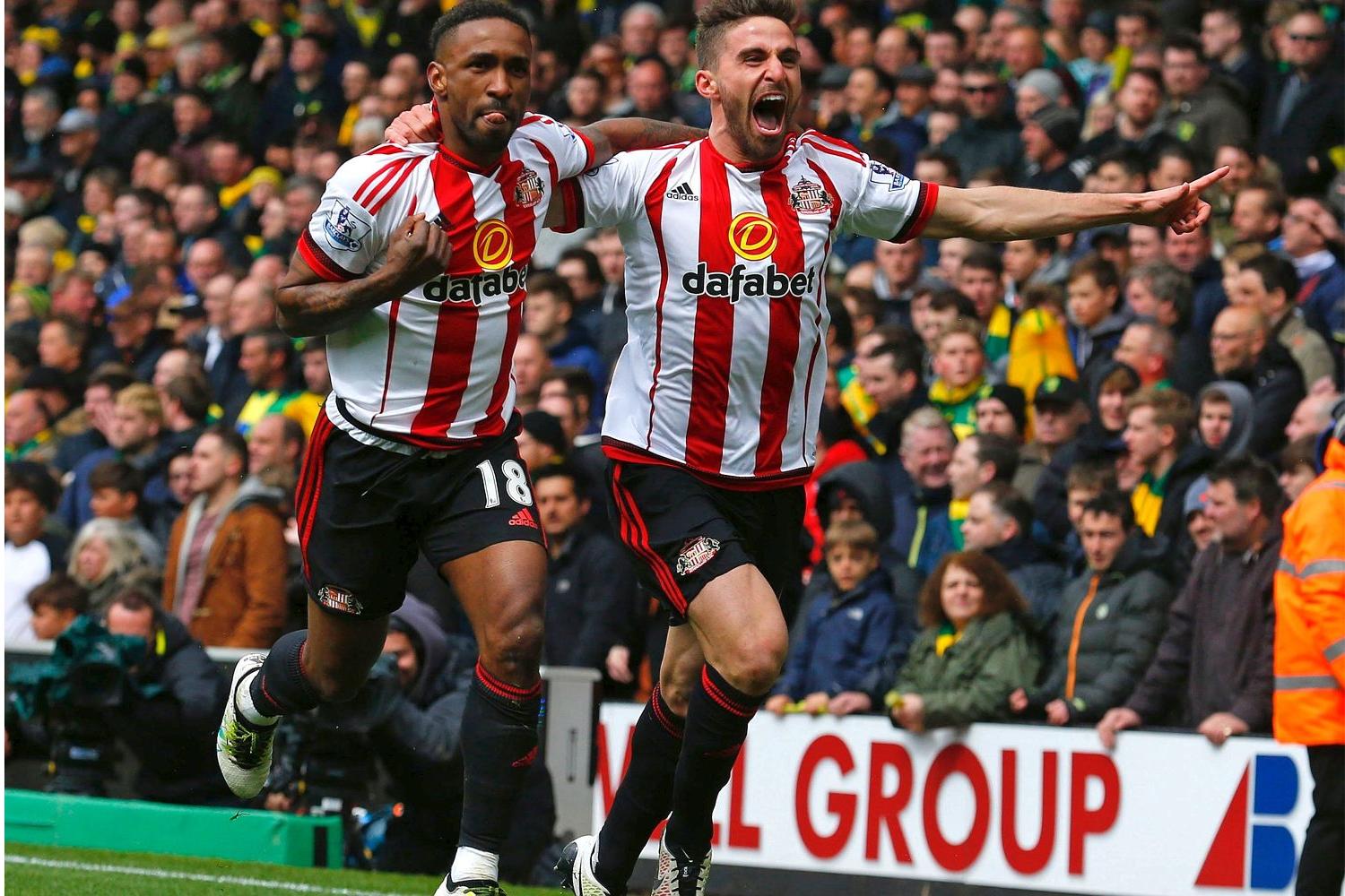 Defoe celebrates a Sunderland goal with Fabio Borini