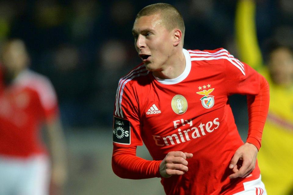  Manchester United have stumbled upon the talents of Benfica star Victor Lindelof