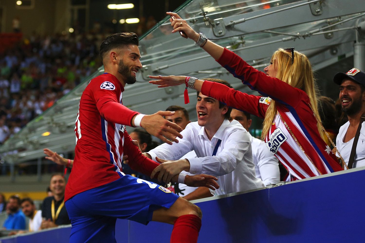 Yannick Carrasco kisses former Miss Belgium Noemie Happart