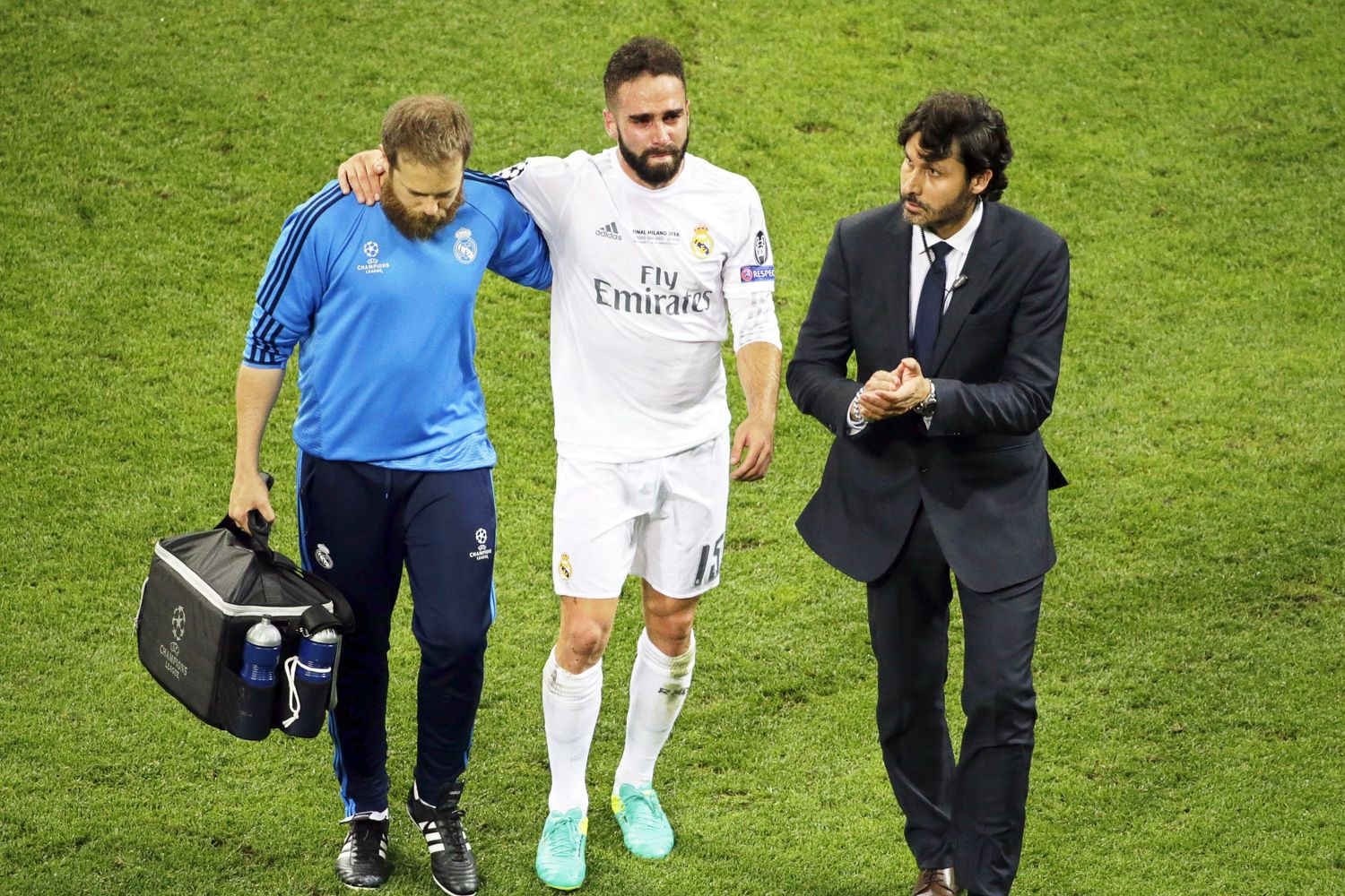 Dani Carvajal leaves the pitch limping and in tears