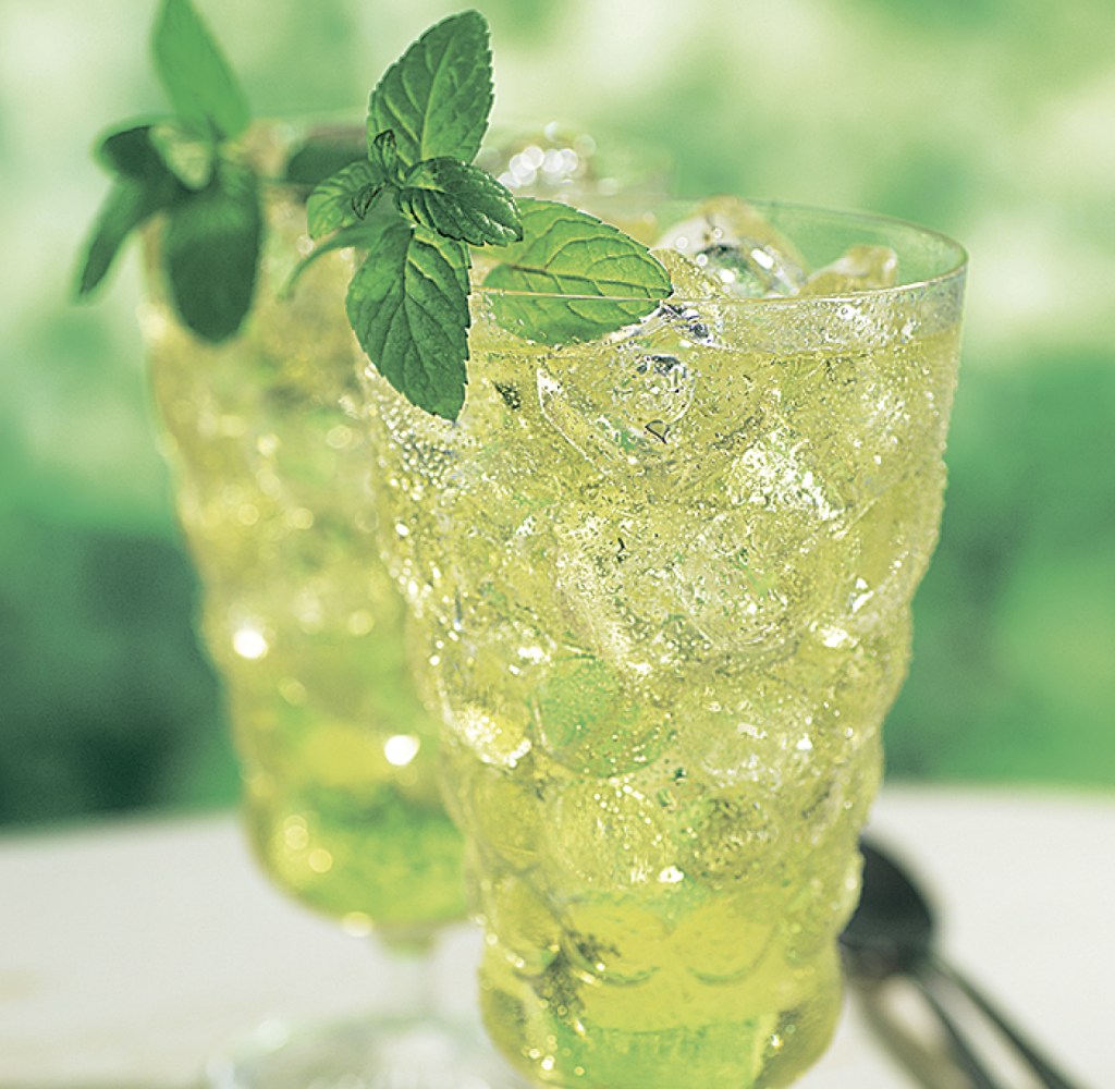  For an ice way to relax after sightseeing, head to Hoi Polloi cafe for the best Turkish lemonade