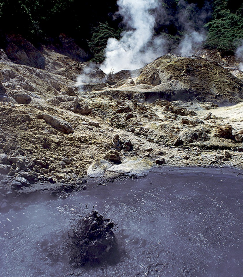  Crater some memories at the Sulphur Springs Park where the locals say the soothing mud will leave you looking 10 years younger