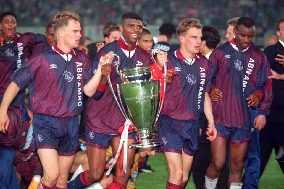  Nwankwo Kanu along with the De Boer twins and Finidi George and trophy