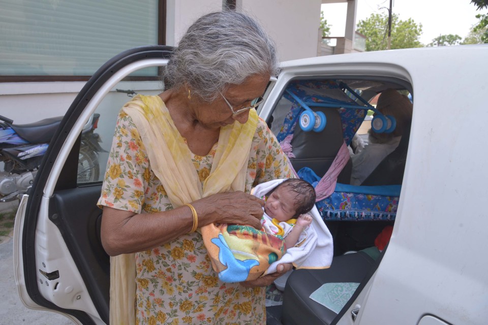  Daljinder is breastfeeding and struggling with sleepless night, like all new mums