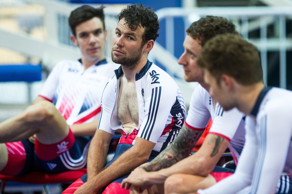 Mark Cavendish, Bradley Wiggins, Jon Dibben and Andy Tennant hang out at Manchester Velodrome after testing out the new bike