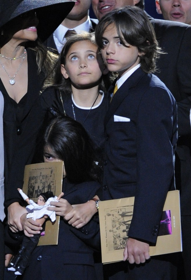  Paris, seen here with her brothers Prince and Blanket at their father's funeral, was eleven when he died