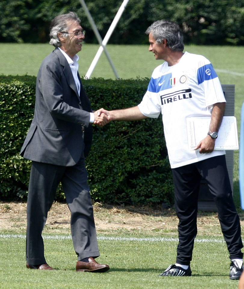  Massimo Moratti shakes hands with former Inter Milan manager Jose Mourinho