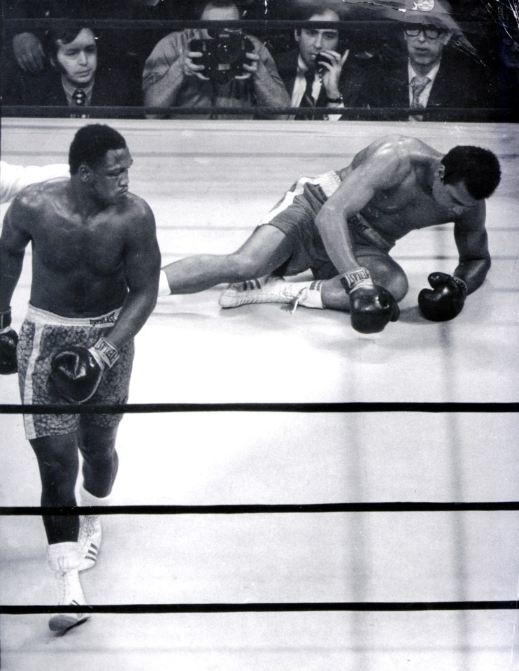  Dazed Ali struggles to stand during his heavyweight championship with Joe Frazier in New York City, 1971