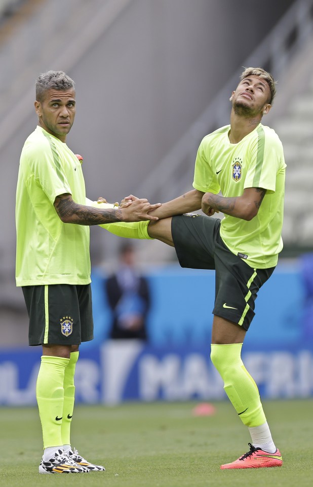  Dani Alves and Neymar both dyed their hair blonde for the 2014 World Cup