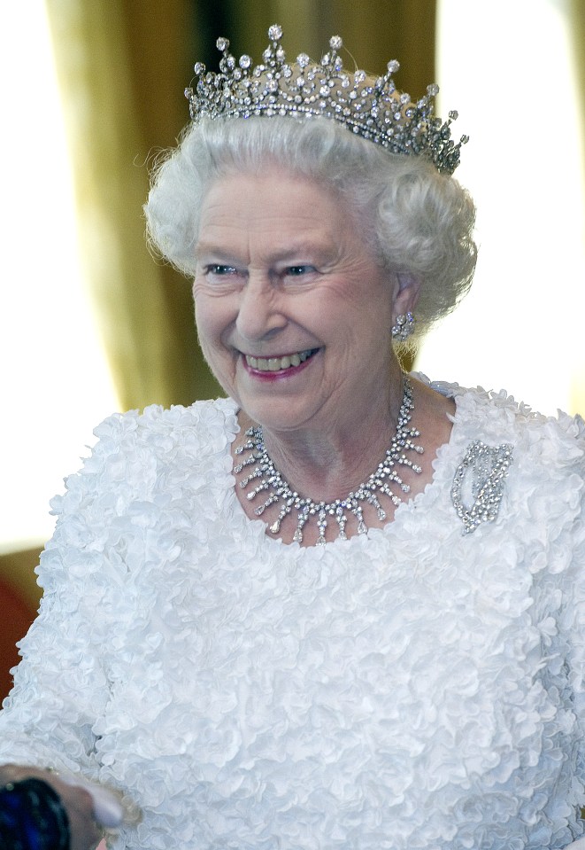  Biographer reveals that the Queen may 'feel we should be Out'...but likes a debate