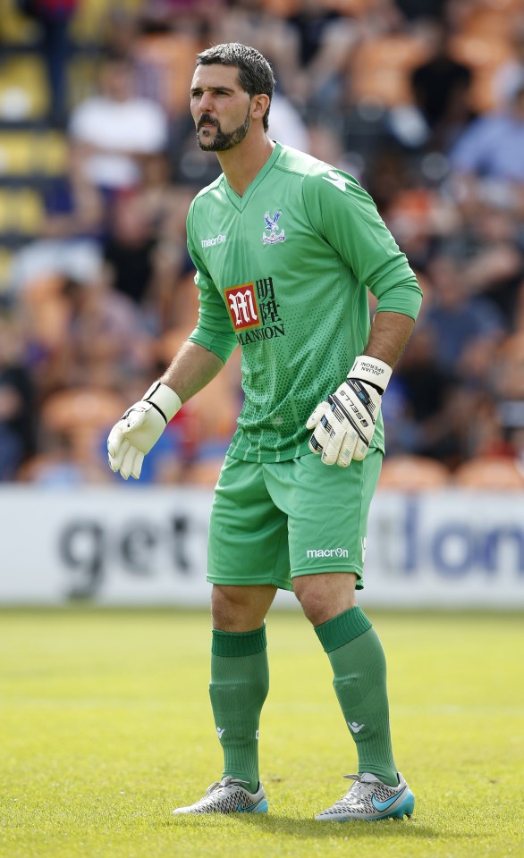  Veteran Julian Speroni signed a new contract at the Eagles in June