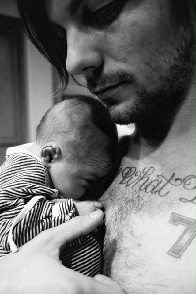  Louis Tomlinson's son is referred to as the "miracle baby" by his mother and her family.