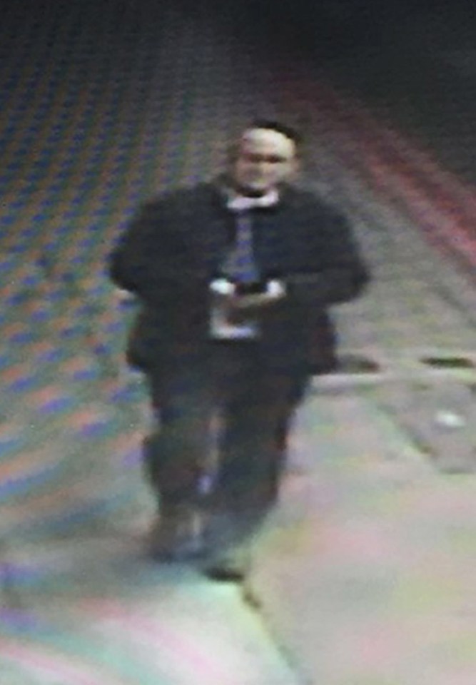  PC Gordon Semple was last seen on CCTV in Great Guildford Street at 3pm - his partner reported him missing later that night