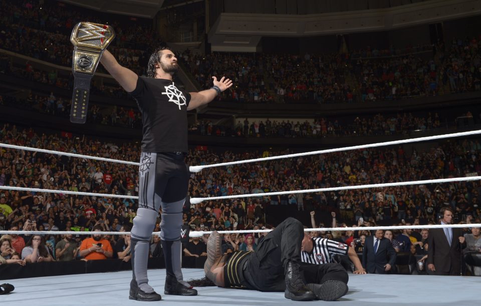  Seth Rollins floored WWE world heavyweight champion Roman Reigns from behind at Extreme Rules after making his comeback from knee surgery