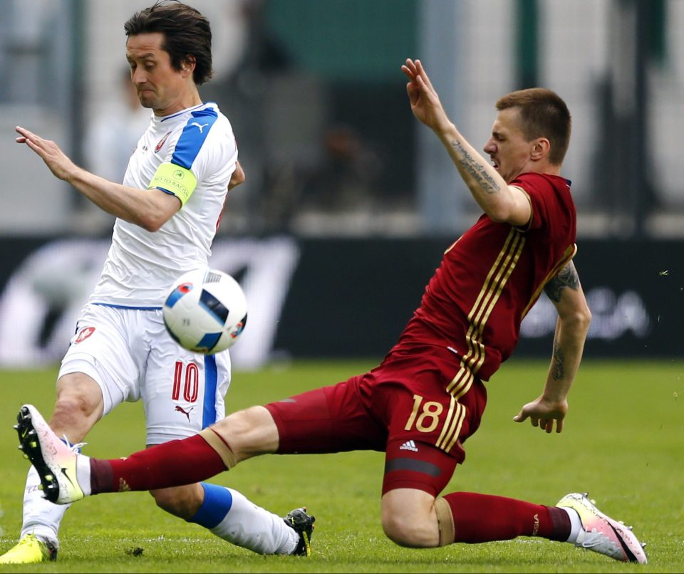  Russia's Oleg Ivanov and Tomas Rosicky of Czech Republic battle for possession