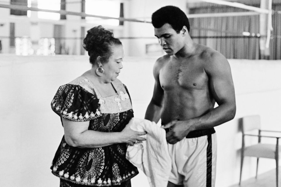  Muhammad Ali stands with her mother Odessa Grady Clay during a training session three days before the heavyweight world championship in Kinshasa