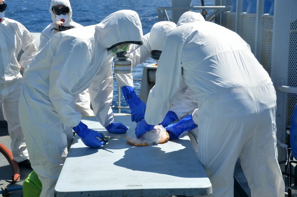  Crackdown . . . crew analyse heroin haul