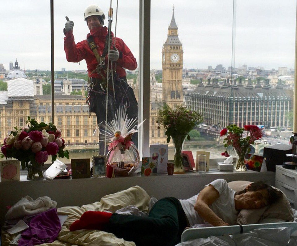  Cheeky abseiler gives the thumbs up as he photobombs a snoring Stone