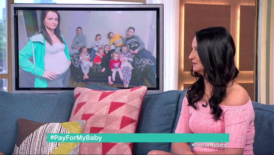  Cheryl gazes at photo of her with her children