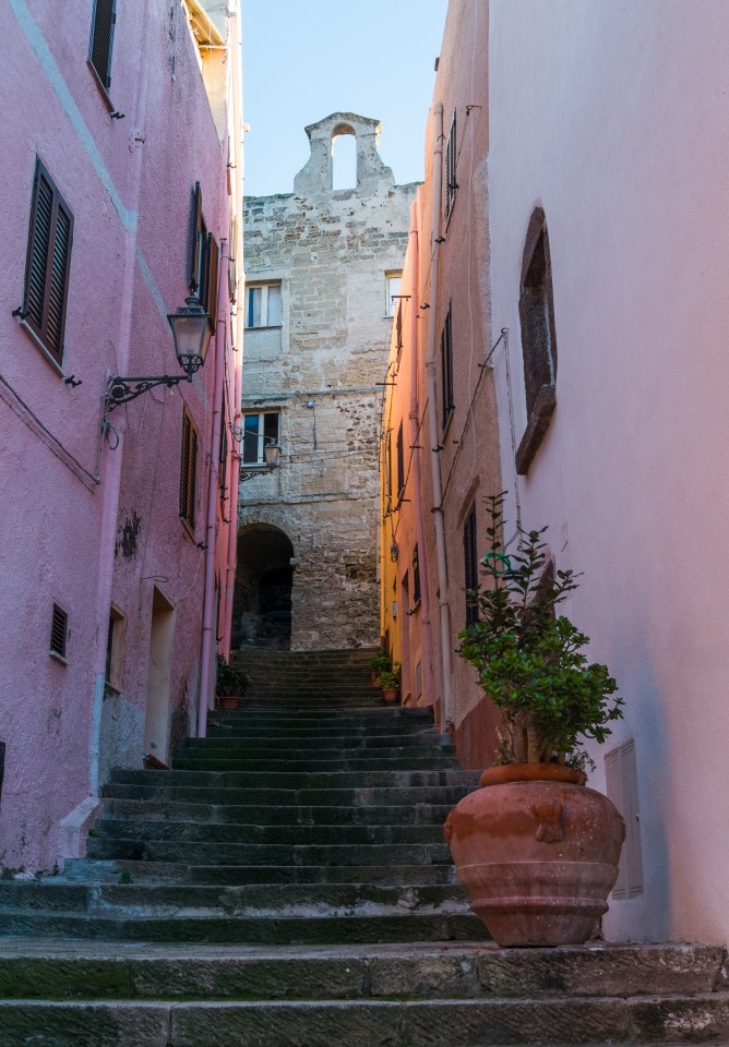  Escape to the narrow streets of the Castelsardo fortress, Sardinia