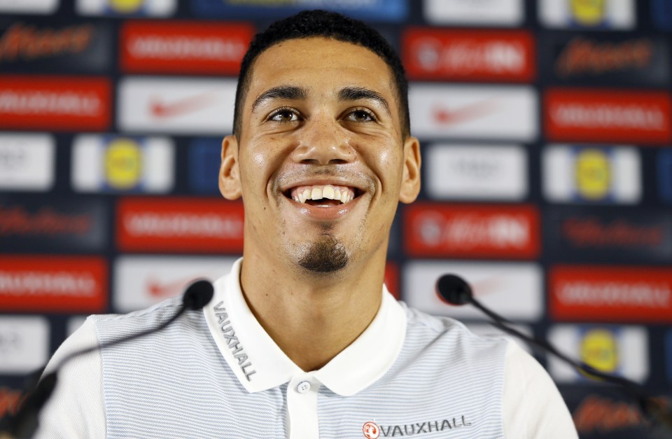  Chris Smalling says he will be fit to play against Russia on Saturday