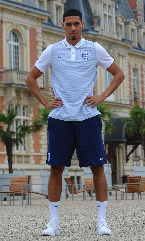  Chris Smalling posed without strapping and ice ahead of the first England game