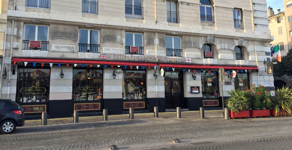  Hundreds of fans had been drinking outside the Queen Victoria pub and O'Malley's Irish bar all day