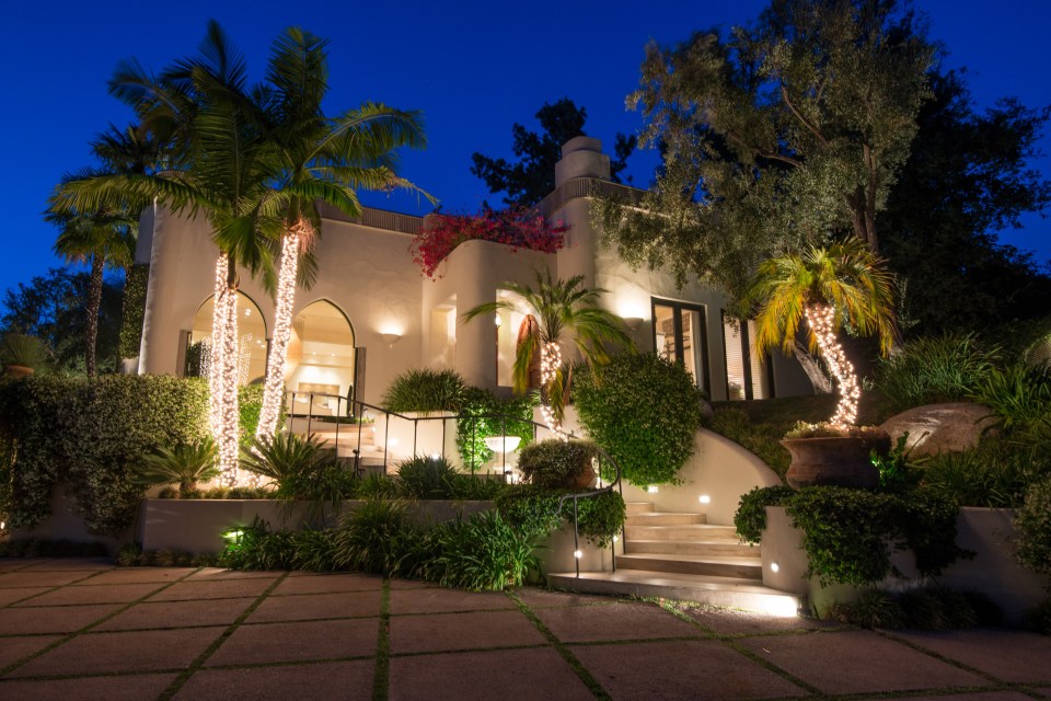 $85 million mansion owned by Cher and Eddie Murphy goes on the market