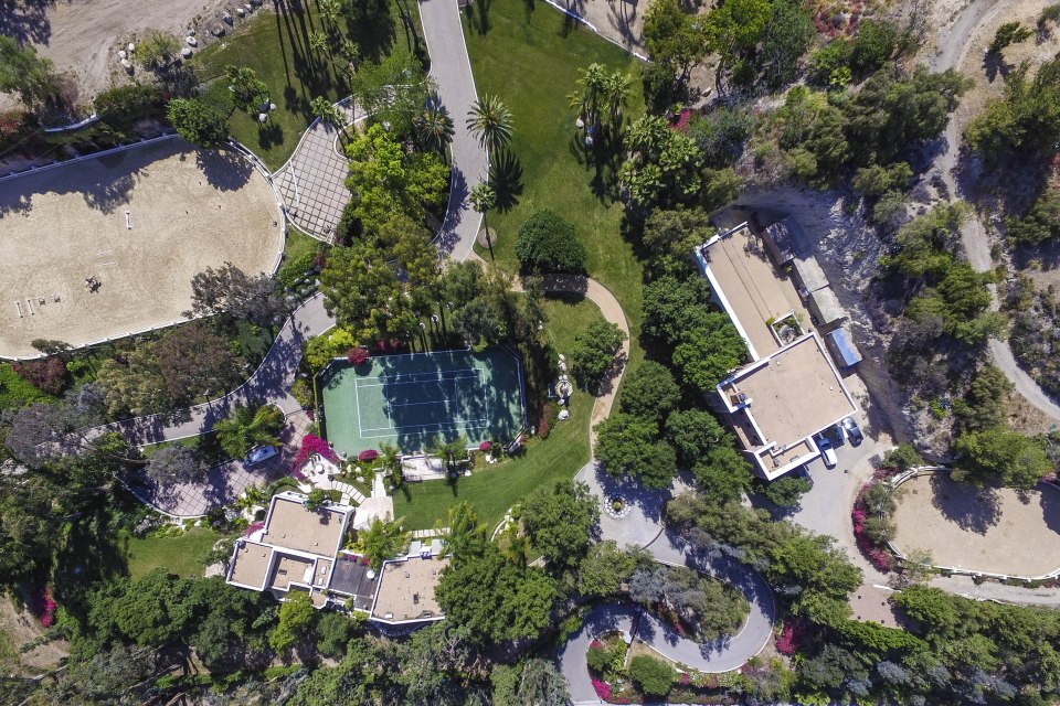 $85 million mansion owned by Cher and Eddie Murphy goes on the market