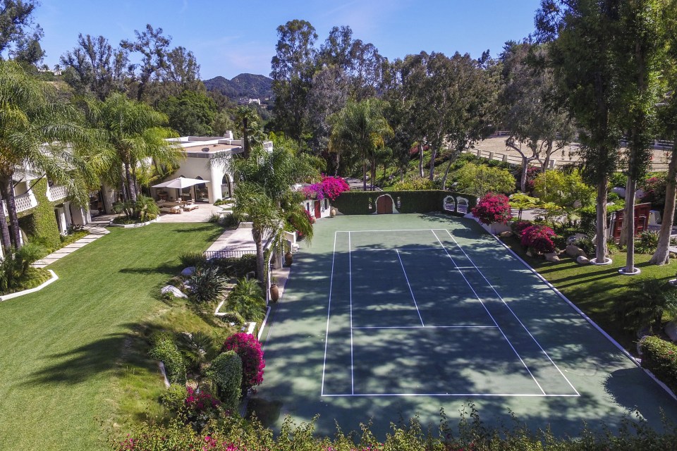 $85 million mansion owned by Cher and Eddie Murphy goes on the market