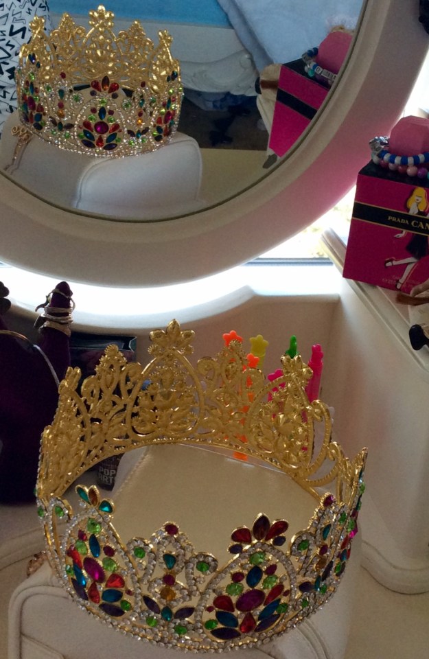  Shakira's custom made tiara cost a staggering £570