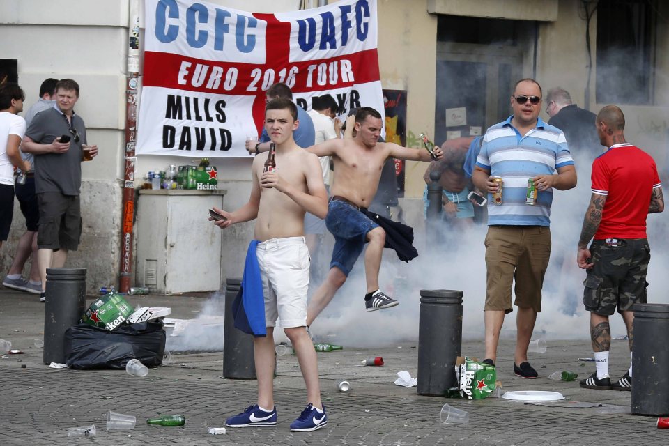  English supporters clash with Russian supporters