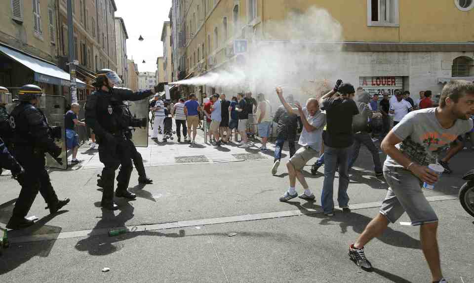  Armed with knives and makeshift weapons ... Russian ultras