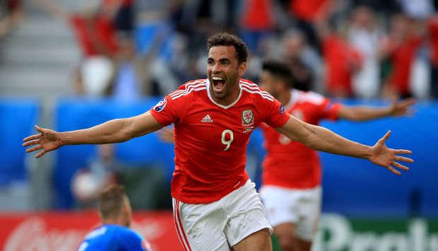 Hal Robson-Kanu celebrates Wales' second goal in Bordeaux