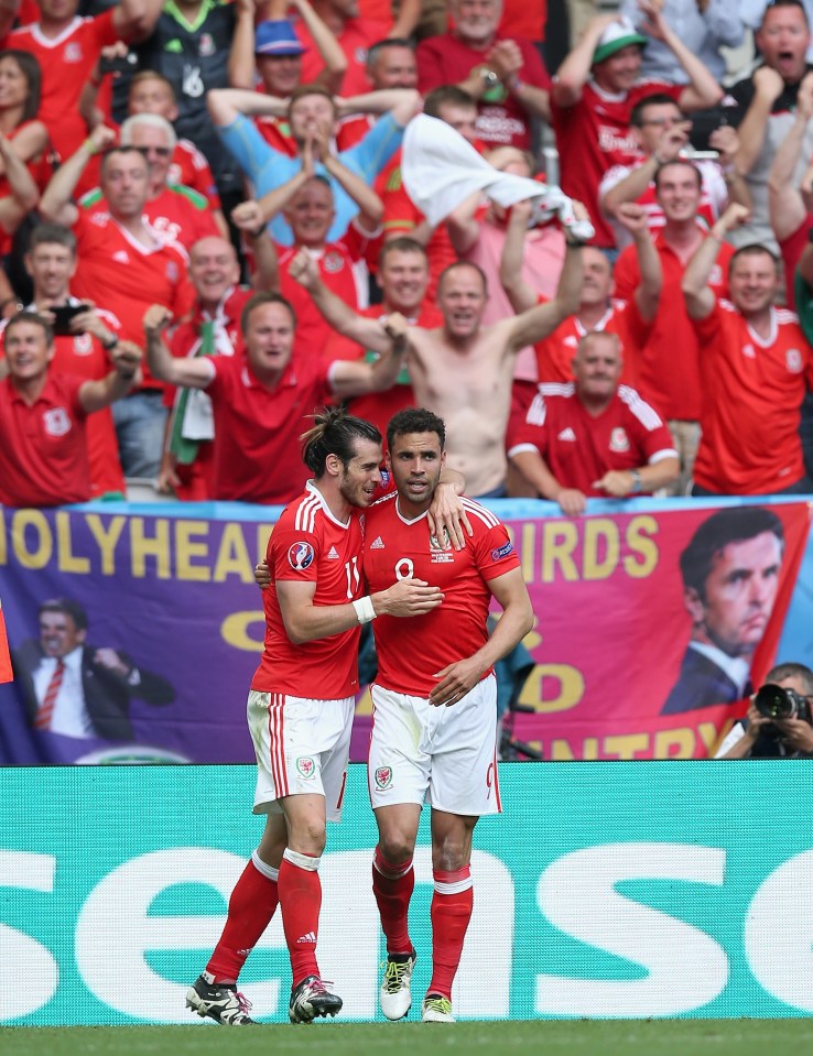 Robson-Kanu and Gareth Bale celebrate Wales' late winner against Slovakia