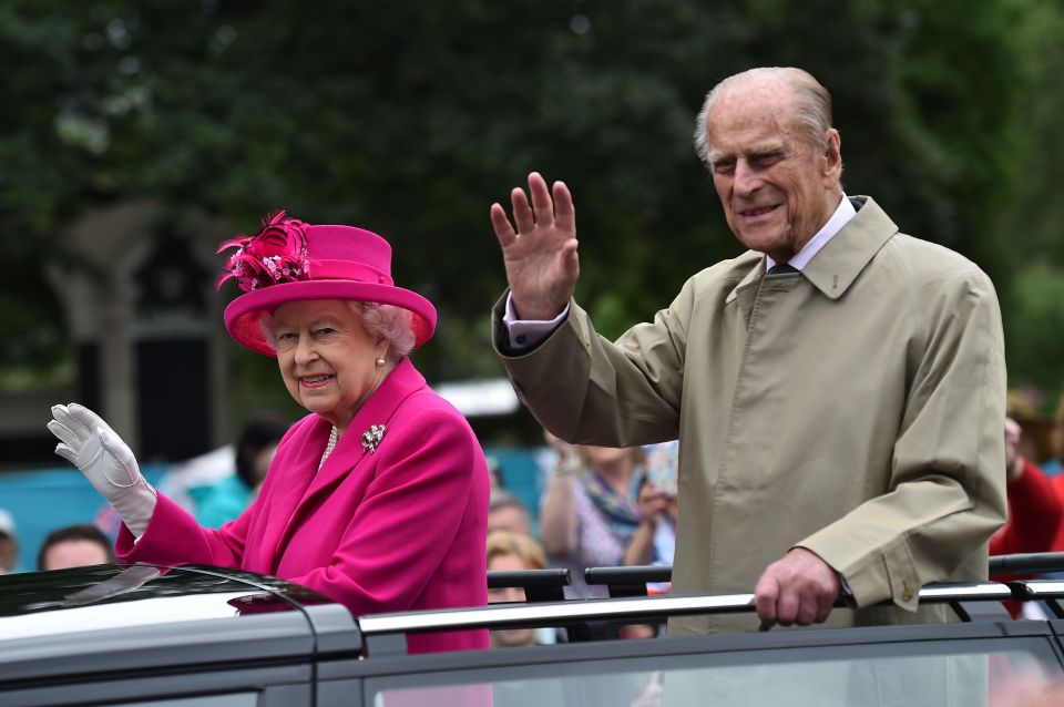  Queen Elizabeth II and Britain's Prince Philip, Duke of Edinburgh wave to guests as they visit the Patron's Lunch, a special street party outside Buckingham Palace