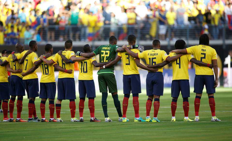  Players from both sides held a minutes silence for victims of the Orlando shootings